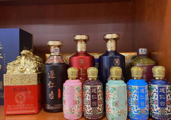 山东61岁土豪晒酒柜,引发热议,被3个廉价酒抢眼,行家连连称赞_网友_五